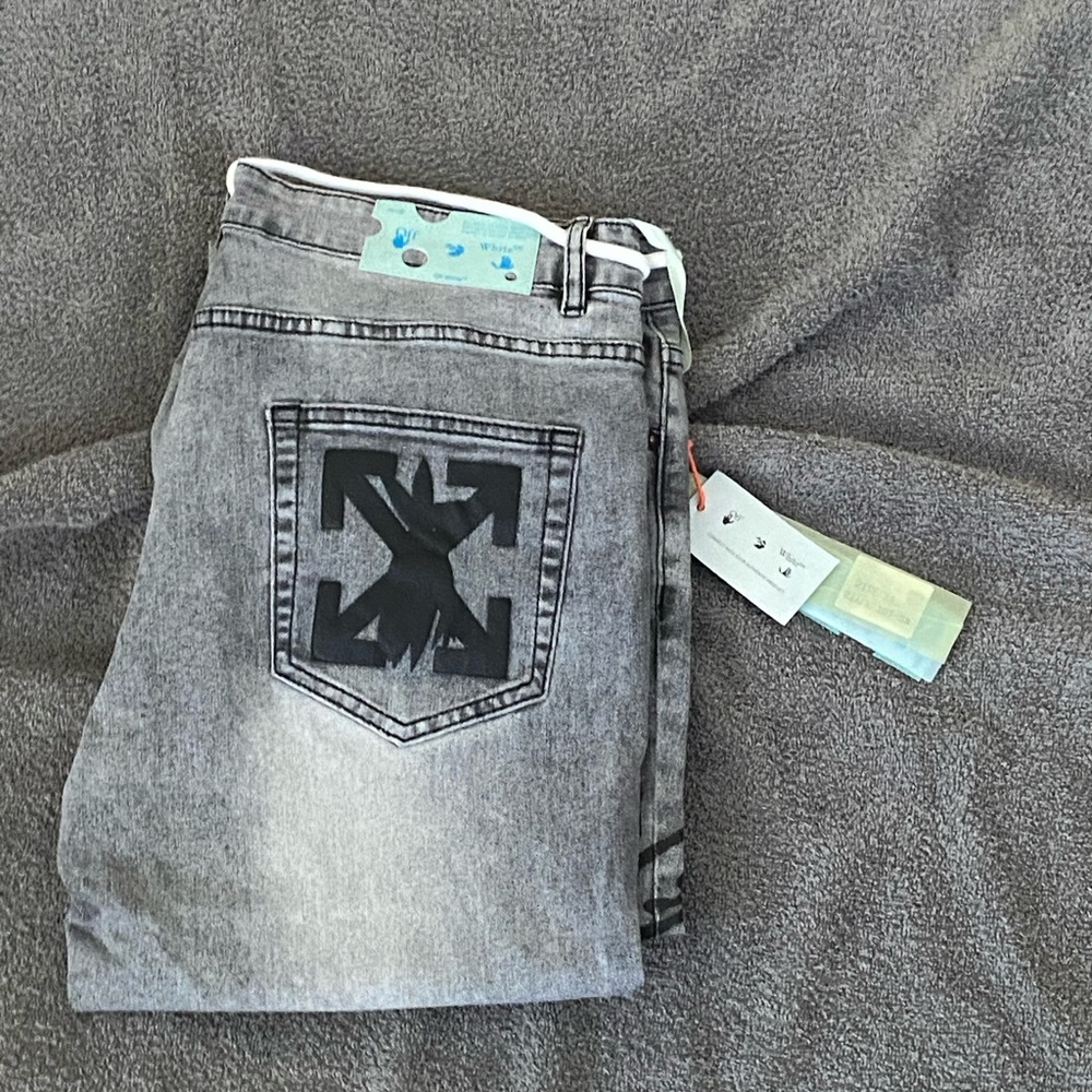 Off-White Slim Fit Gray Jeans with Black Emblem